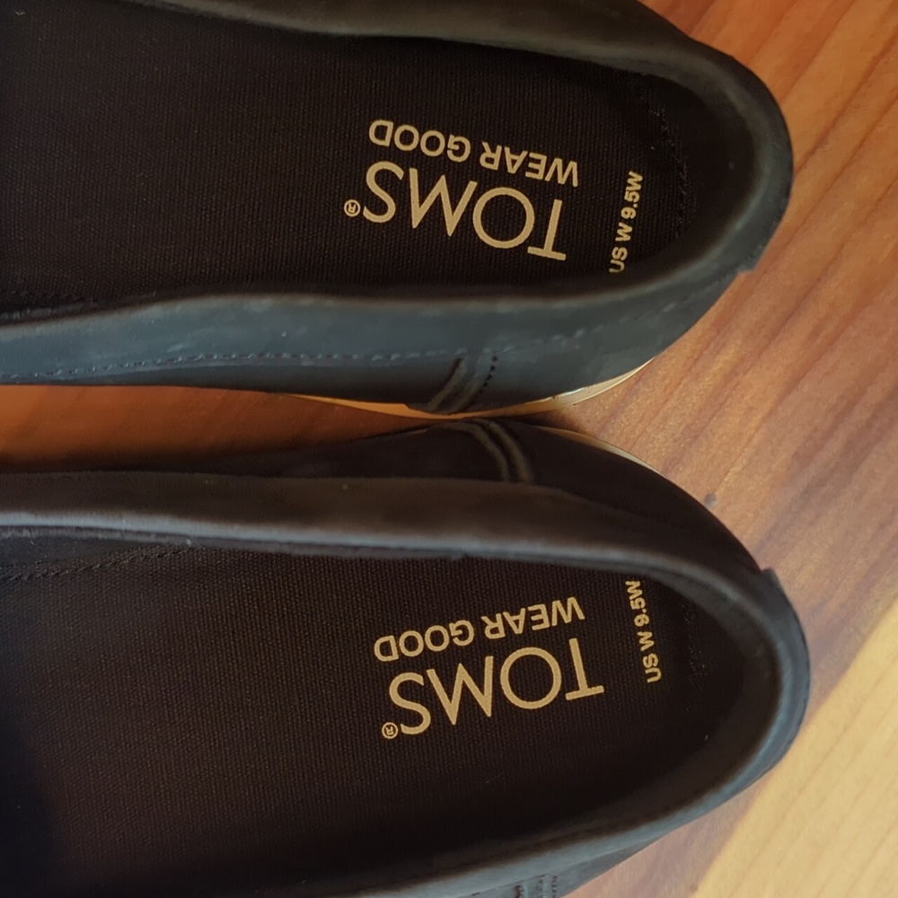 TOMS Women's Cara Black Loafers - Picture 7 of 8